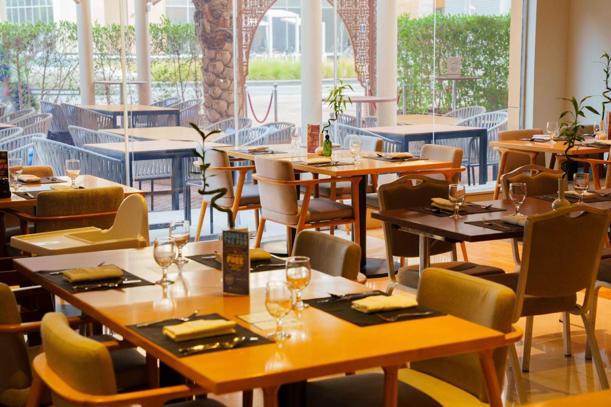 Hotel Mercure Barsha Heights And 4*