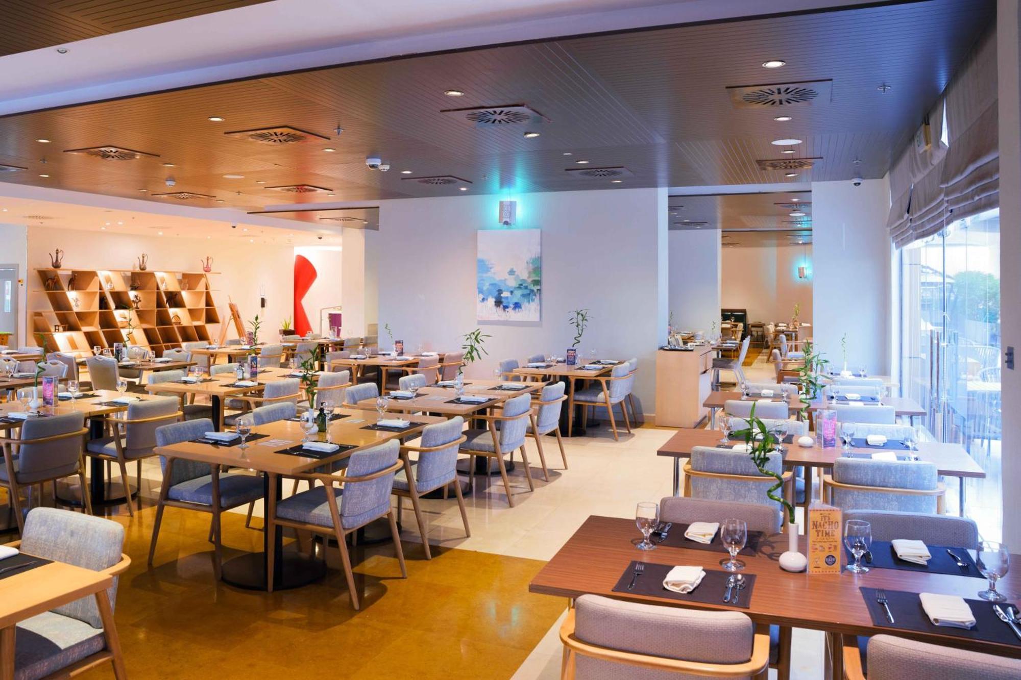 Hotel Mercure Barsha Heights And