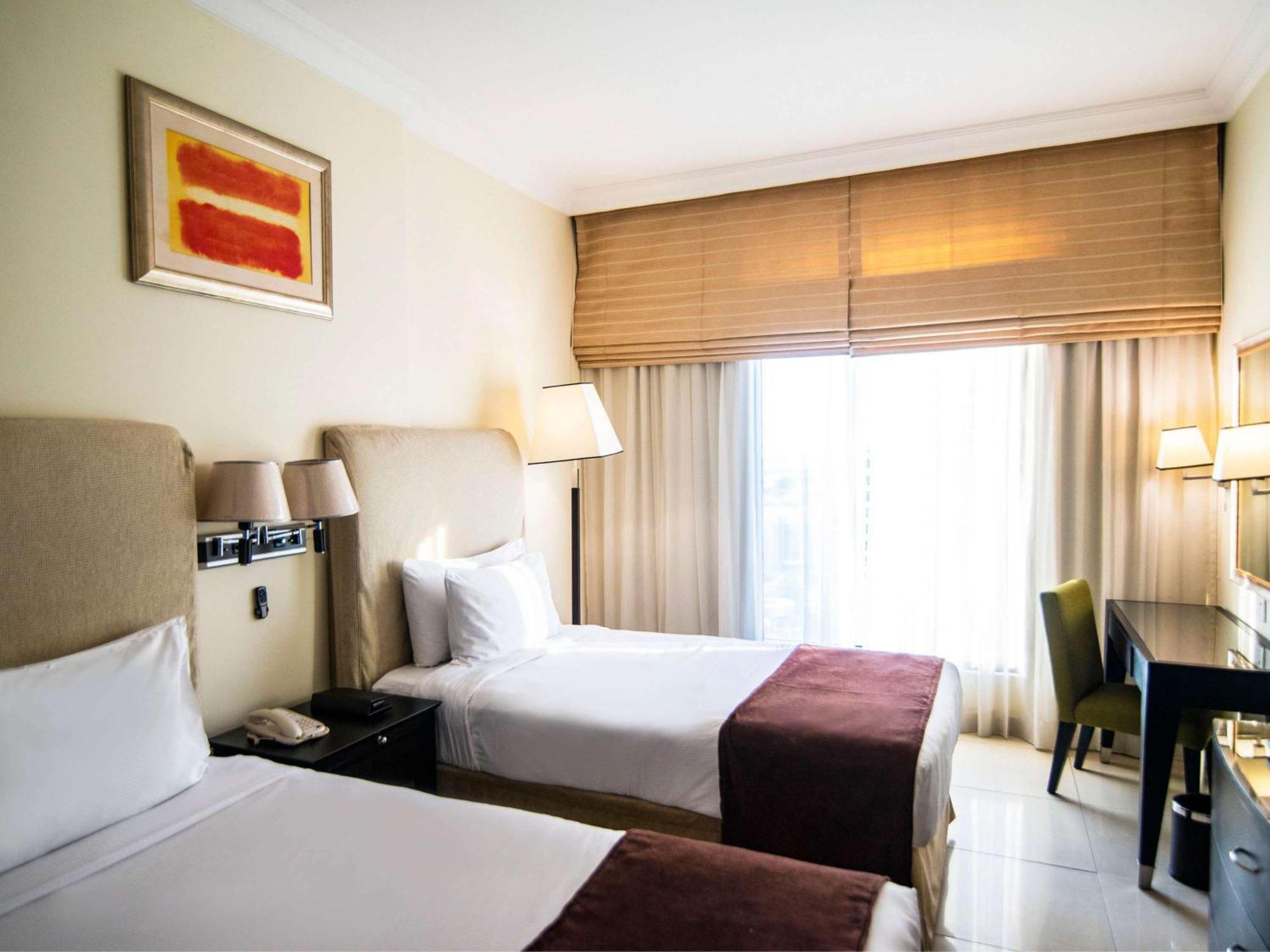 Hotel Mercure Barsha Heights And 4*